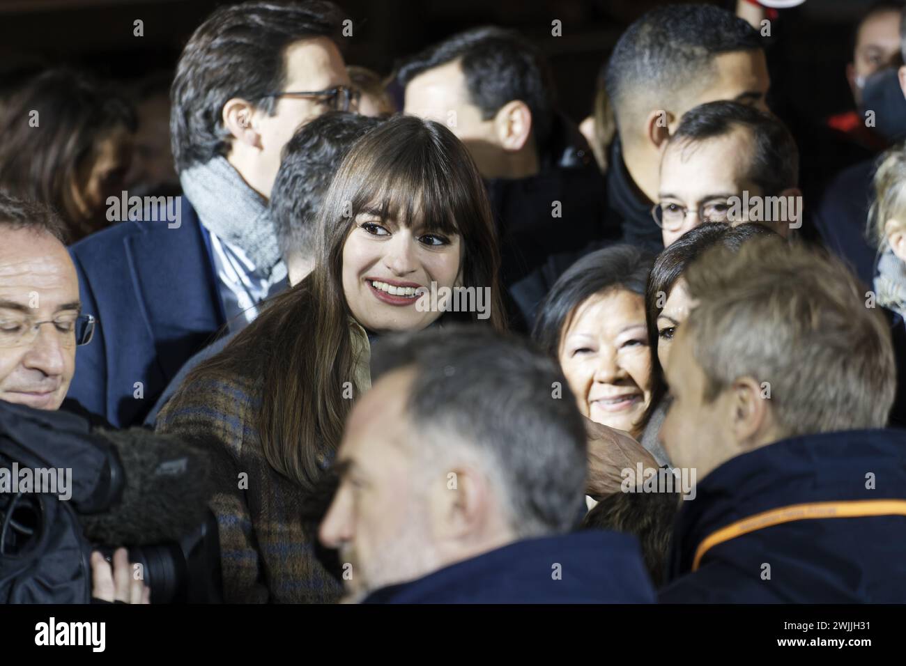 Parigi, Francia .21 novembre 2021. Clara Luciani arriva alle illuminazioni natalizie sugli Champs-Elysees il 21 novembre 2021 a Parigi, in Francia Foto Stock