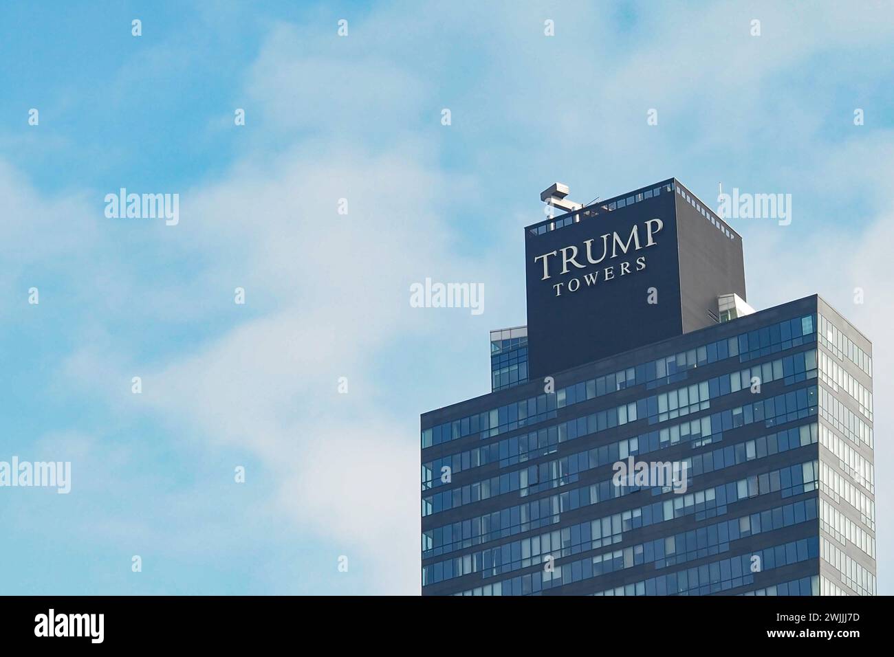 turchia istanbul 12 giugno 2023. edifici della torre trump al mattino Foto Stock