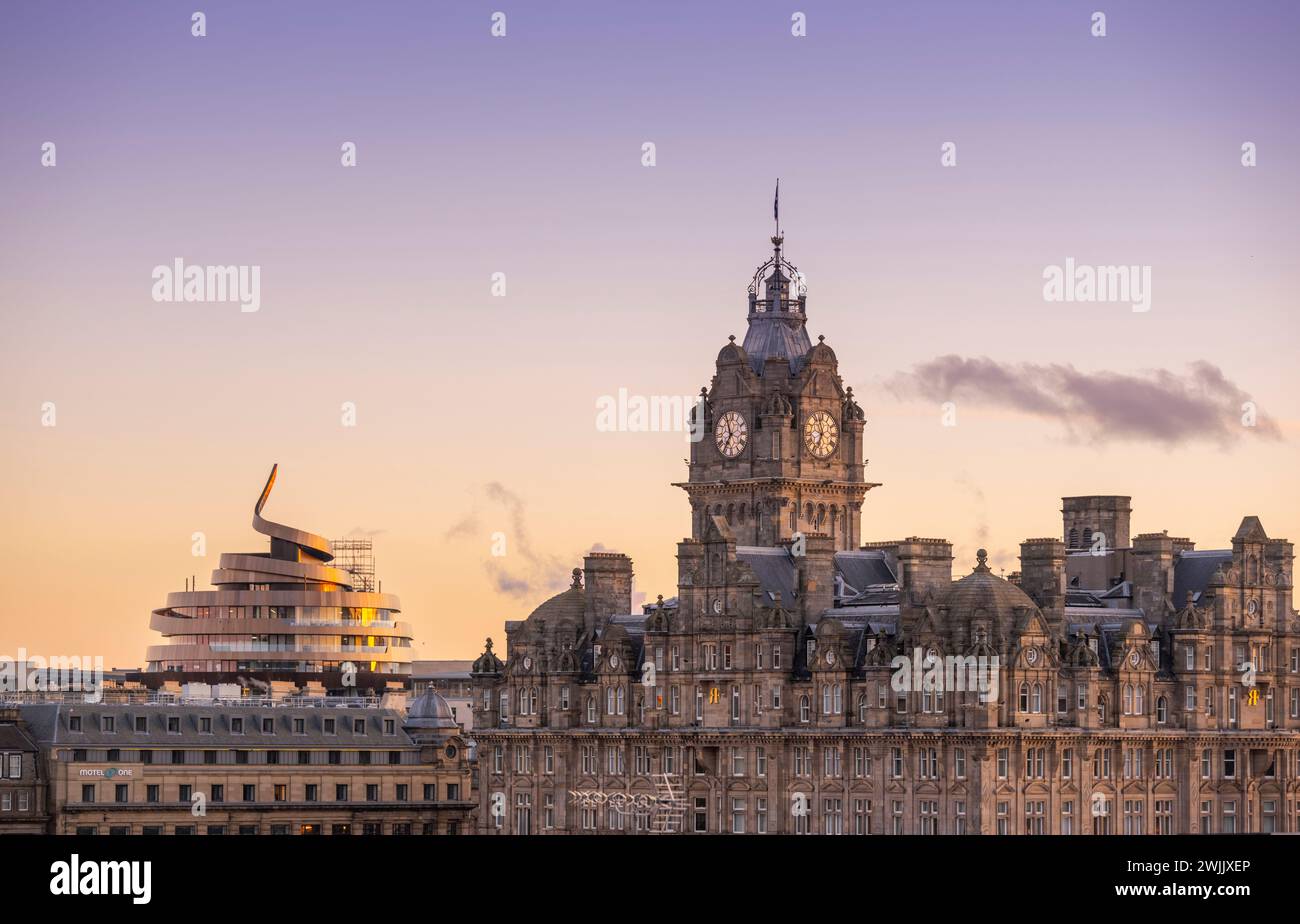 Una vista del Balmoral Hotel e dello skyline di Edimburgo, Scozia Picture Phil Wilkinson / Alamy Foto Stock