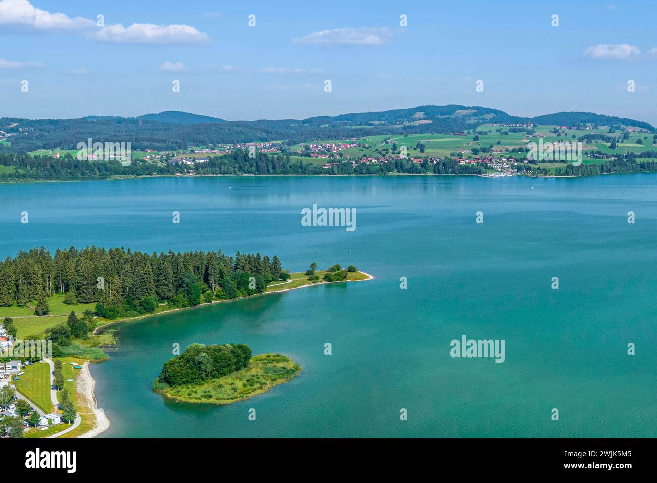 Sommer am Forggensee im Ostallgäu bei Schwangau-Brunnen Ausblick auf die Region um den Forggensee nahe Brunnen bei Schwa Schwangau Brunnen Bayern Deut Foto Stock