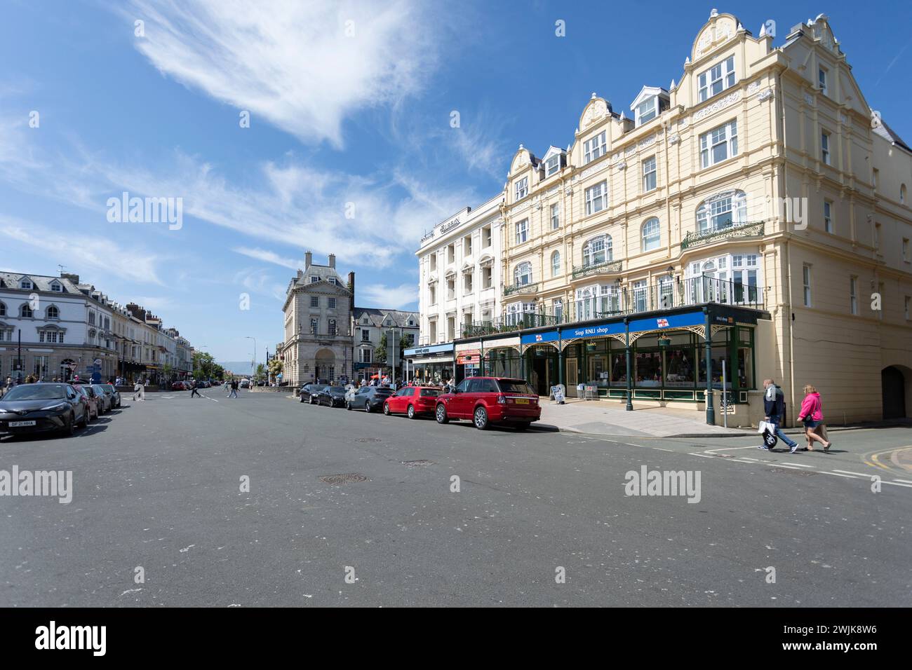 Llandudno nord Galles regno unito 02 giugno 2023 caffè nel centro di Llandudno, nell'ex negozio di abbigliamento da menswear Burtons Foto Stock