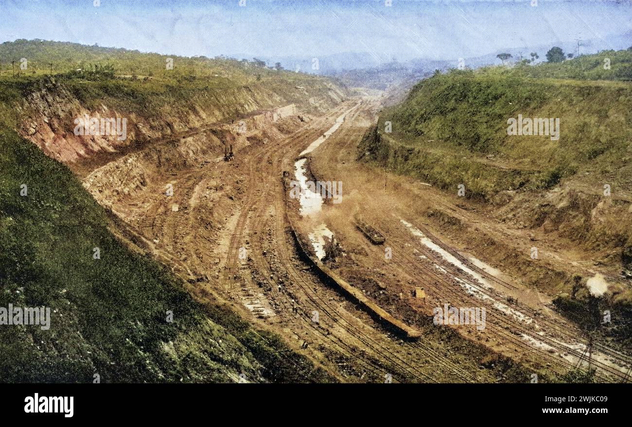 Panamakanal vom Westufer, Ausgrabung, Arbeiter mit Schaufeln bei der Arbeit, um 1885, Panama, Historisch, digital restaurierte Reproduktion von einer Vorlage aus dem 19. Jahrhundert, data record non dichiarata Foto Stock