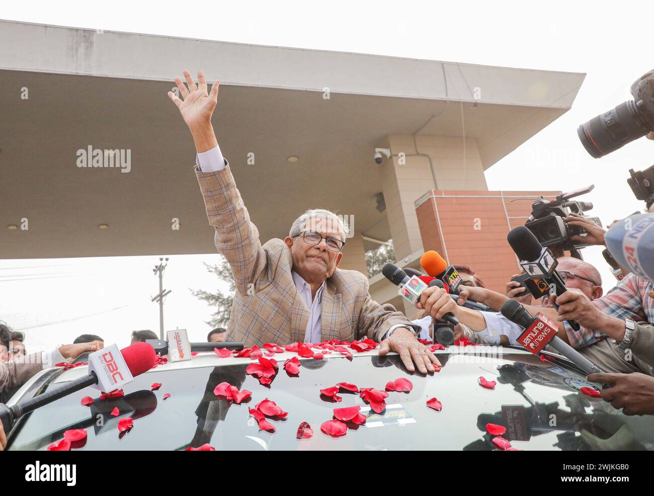 BNP Generalsekretär Mirza Fakhrul Islam Alamgir aus dem Gefängnis entlassen Bangladesh Nationalist Party il segretario generale del BNP Mirza Fakhrul Islam Alamgir C si occupa del suo rilascio dalla prigione centrale di Dacca a Keraniganj, un sobborgo di Dacca il 15 febbraio 2023. Due dei più alti esponenti dell'opposizione del Bangladesh sono stati liberati dalla prigione il 15 febbraio, mesi dopo essere stati arrestati durante un'importante repressione del governo in vista di un'elezione generale. Keraniganj Distretto di Dacca Bangladesh Copyright: XHabiburxRahmanx Foto Stock