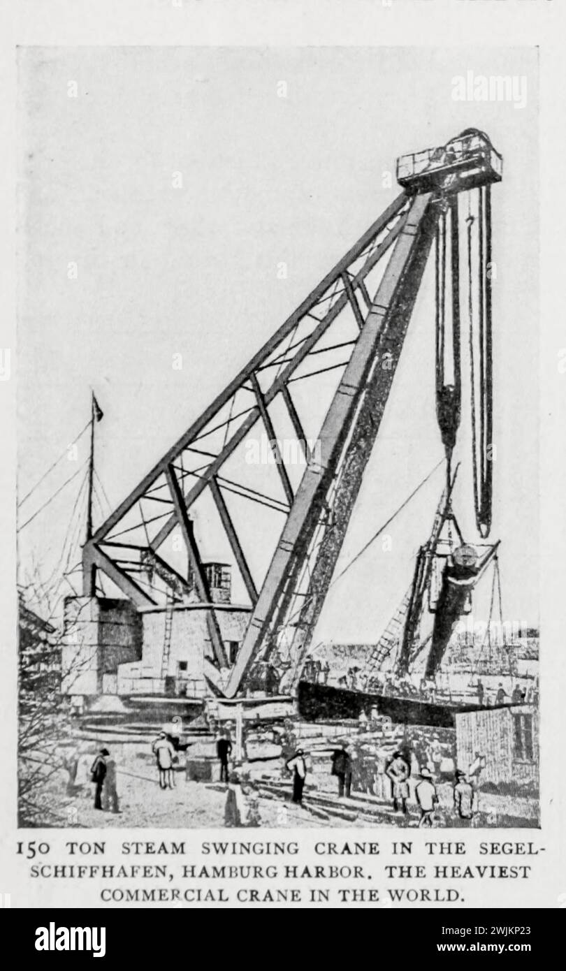 GRU OSCILLANTE A VAPORE DA 150 TONNELLATE NEL SEGEL-SCHIFFHAFEN, HAMBURG HARHOR. LA GRU COMMERCIALE PIÙ PESANTE DEL MONDO. Dall'articolo MODERN WHARF MIGLIORAMENTI E STRUTTURE PORTUALI. Di Foster Crowell. Dalla rivista Engineering dedicata al progresso industriale volume XIV ottobre 1897 - marzo 1898 The Engineering Magazine Co Foto Stock