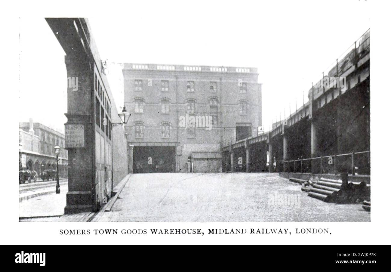 MAGAZZINO MERCI DELLA CITTÀ DI SOMERS, MIDLAND RAILWAY, LONDRA. Dall'articolo STAZIONI E CANTIERI FERROVIARI INGLESI. Per Arch. R. Whitehead. Dalla rivista Engineering dedicata al progresso industriale volume XIV ottobre 1897 - marzo 1898 The Engineering Magazine Co Foto Stock