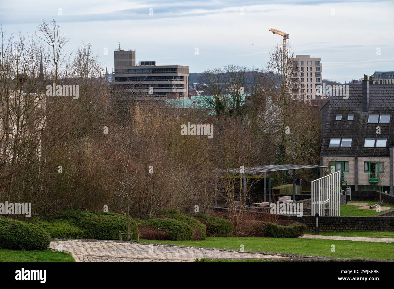 Lovanio, Brabante fiammingo, Belgio, 10 febbraio 2024 - il campus dell'ospedale Gasthuisberg e i dintorni verdi Foto Stock