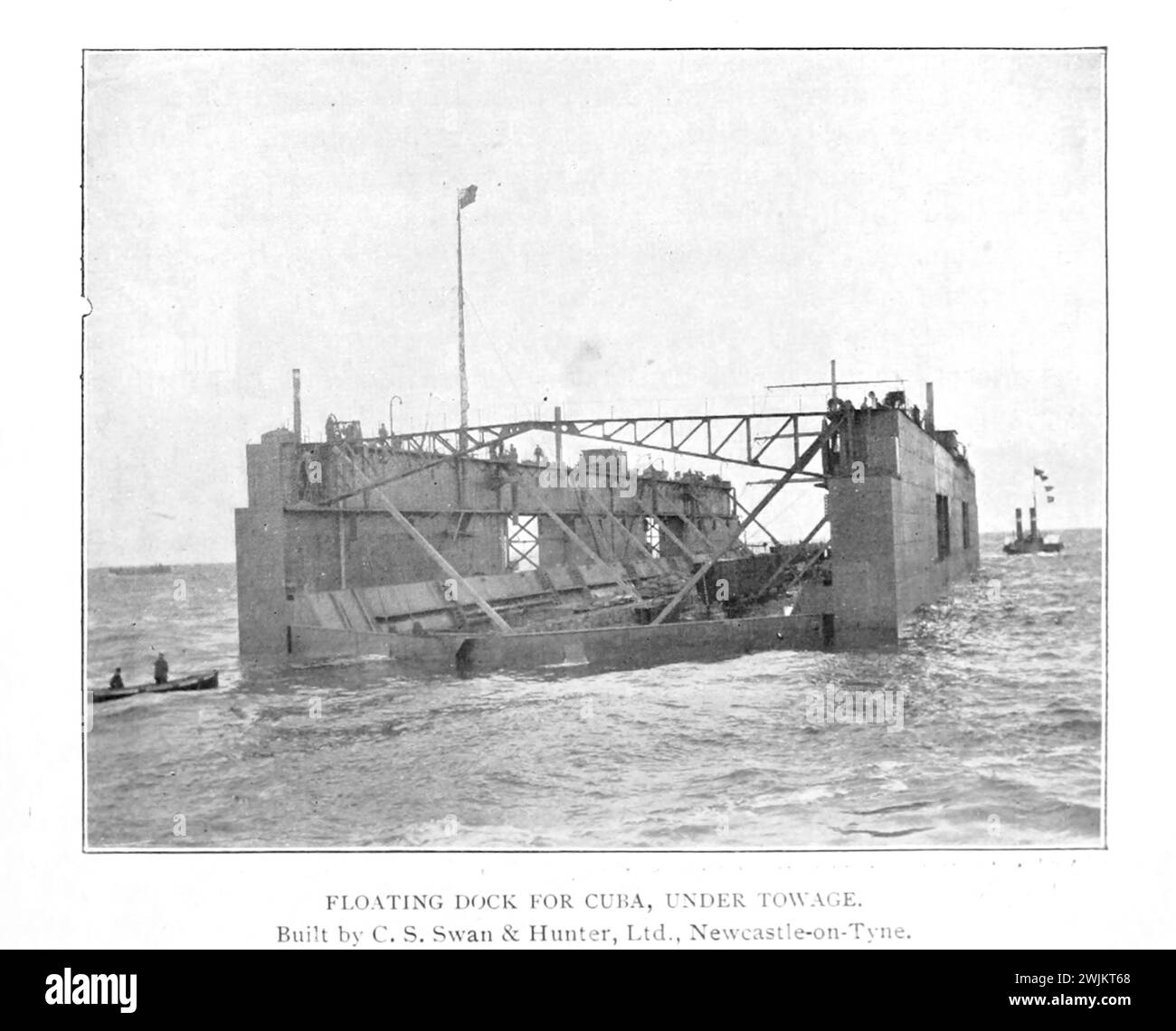 MOLO GALLEGGIANTE PER CUBA, SOTTO TRAINO. Costruito da C. S. Swan & Hunter, Ltd., Newcastle-on-Tyne. DALL'ARTICOLO LA COSTRUZIONE DI NAVI COME INDUSTRIA PRODUTTIVA IN GRAN BRETAGNA. DI JAMES MCKECHNIE, PARTE III IL DECLINO DELLA VELA OE E L'EVOLUZIONE DEI TIPI DI NAVI A VAPORE NEI DISTRETTI PRINCIPALI. Dalla rivista Engineering dedicata al progresso industriale volume XIV ottobre 1897 - marzo 1898 The Engineering Magazine Co Foto Stock
