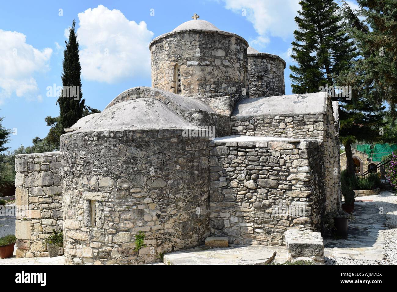 Questa è l'antica chiesa in pietra di Ayia Anastasia a Pano Polemidia. Foto Stock