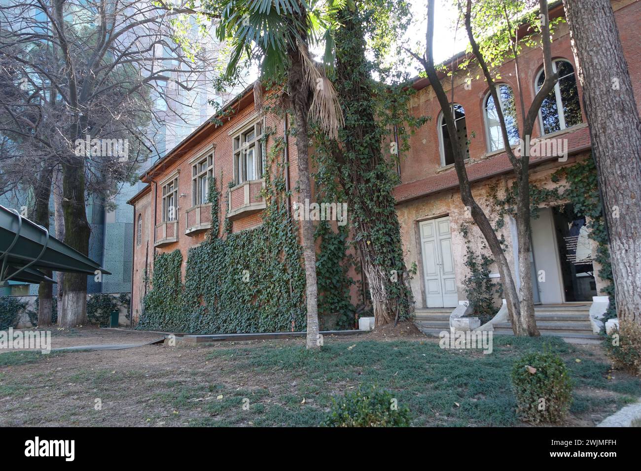 La Casa delle foglie, museo delle repressioni politiche durante il periodo di Enver Hoxha, a Tirana Foto Stock