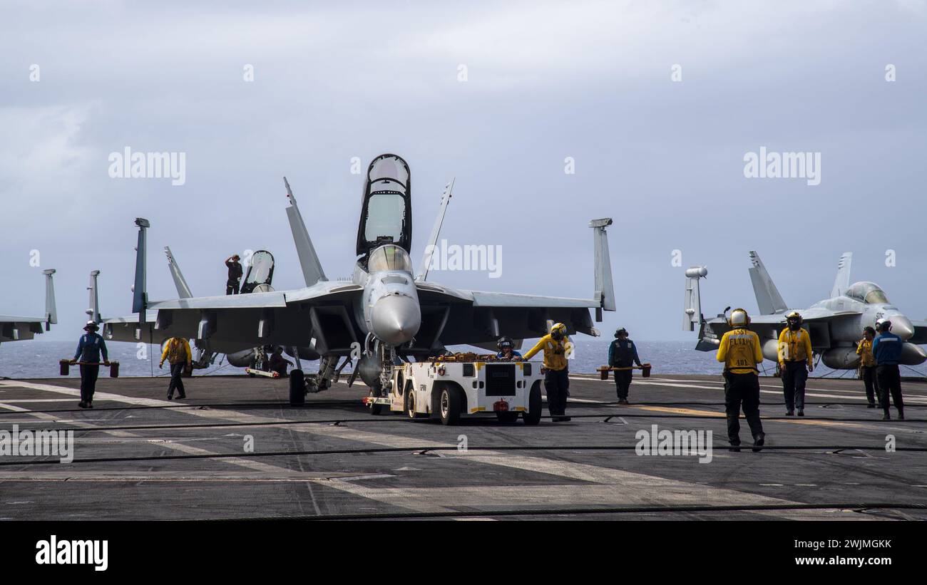 Portaerei USS Theodore Roosevelt, Philippine Sea il 15 febbraio 2024. Foto di Adina Phebus Foto Stock