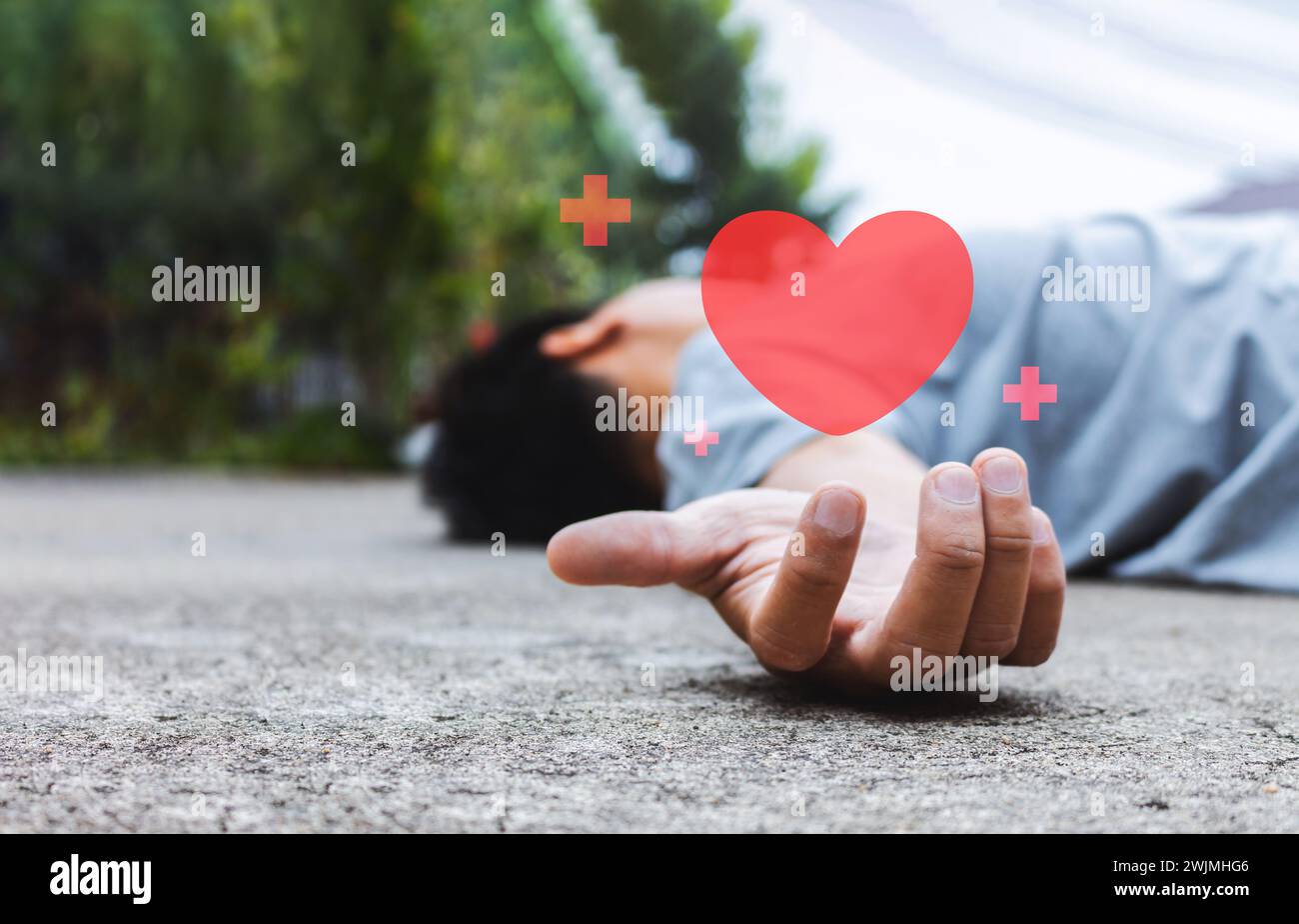 uomo che cade sulla strada a causa dell'incidente cerebrovascolare o dell'ictus con messa a fuoco morbida e sulla luce sullo sfondo Foto Stock