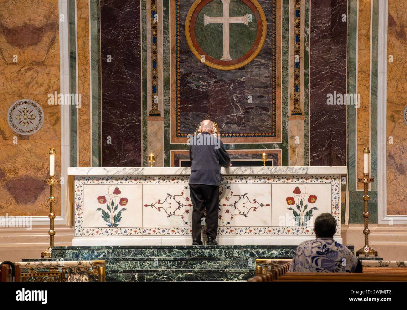 L'altare di S.. Matthews Cathedral, Washington DC. Foto Stock