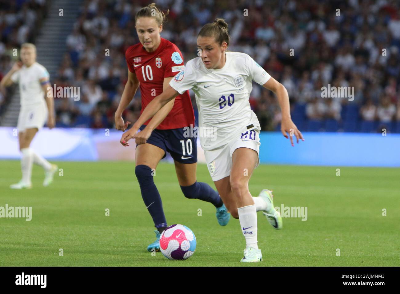 Caroline Hansen ed Ella Toone Inghilterra contro Norvegia UEFA Womens Euro Brighton Community Stadium (Amex Stadium) 11 luglio 2022 Foto Stock