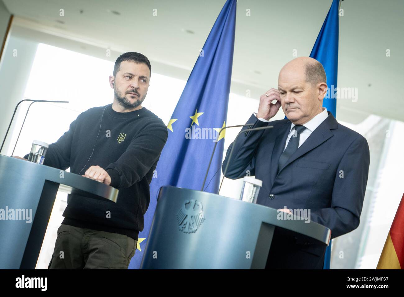 Arbeitsbesuch des Präsidenten der Ukraine a Berlino - il presidente ucraino in visita di lavoro a Berlino - Bundeskanzler Olaf Scholz mit seinem Gast Wolodymyr SelenskyjArbeitsbesuch des Präsidenten der Ukraine a Berlino - il presidente ucraino in visita di lavoro a Berlino - Bundeskanzler Olaf Scholz mit seinem Gast Wolodymyr Selenskyj, Berlin Berlin Deutschland Bundeskanzleramt *** visita di lavoro del presidente dell'Ucraina a Berlino il presidente dell'Ucraina in visita di lavoro al cancelliere federale di Berlino Olaf Scholz con il suo ospite Volodymyr Selenskyj visita di lavoro del presidente di Ukr Foto Stock
