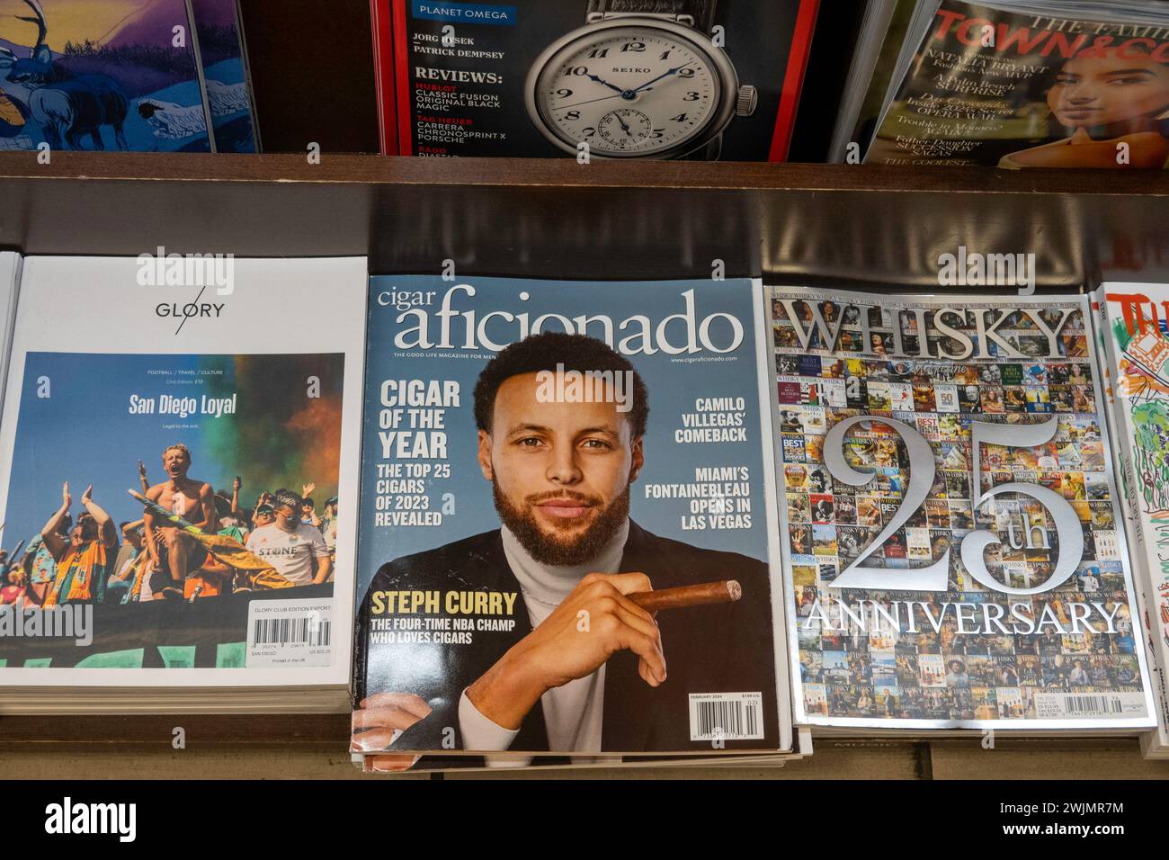 Barnes & Noble Booksellers sulla Fifth Avenue a New York City ha un'ampia selezione di libri e riviste, USA 2024 Foto Stock