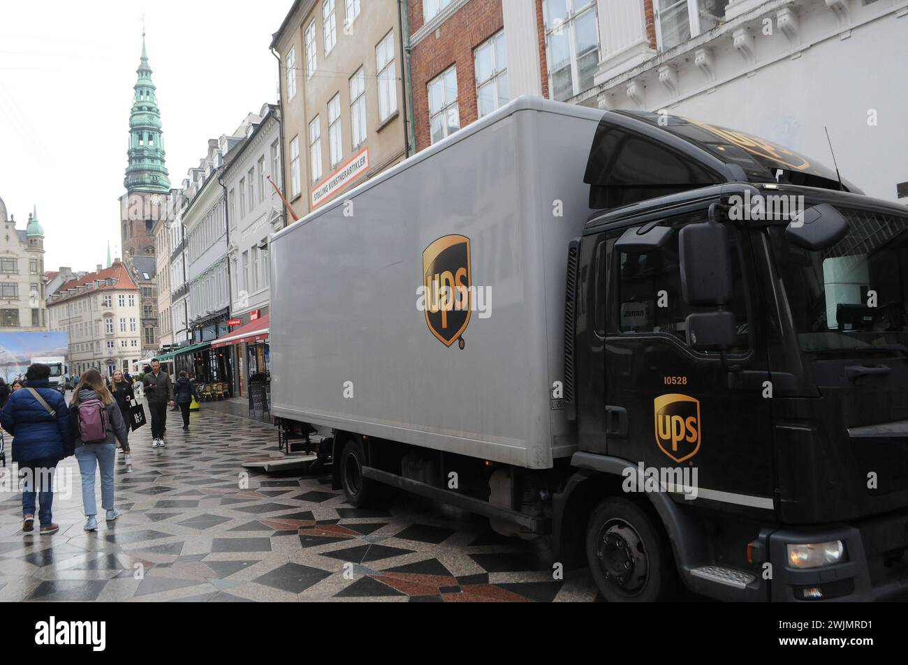 Copenhagen, Danimarca /16 febbraio 2024/.UPS ha operato servizi di consegna MAN e furgoni a Copenaghen. Foto.Francis Joseph Dean/Dean Pictures Foto Stock