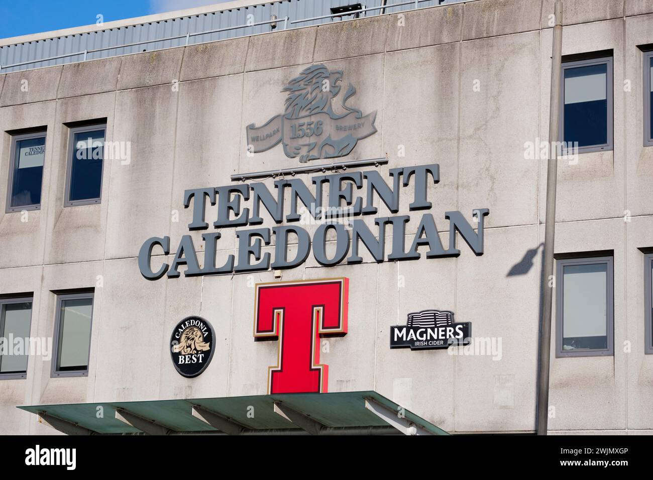 Glasgow Scozia: 12 febbraio 2024: Tennent's Brewery Wellpark Tennent Caledonian esterno della fabbrica. Sede della birra scozzese Tennent's Lager Foto Stock