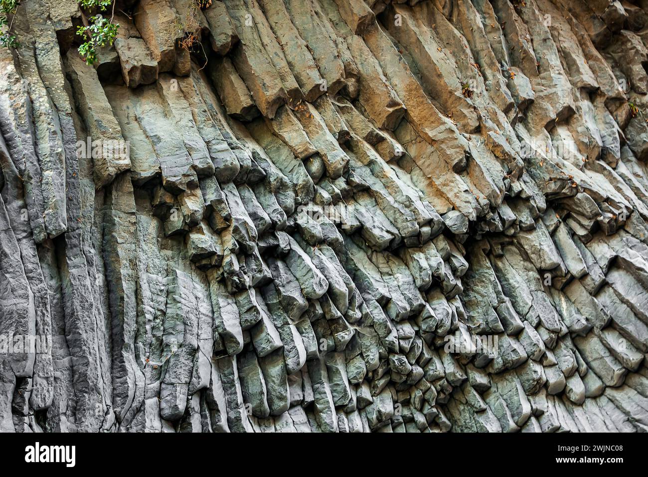 Singolari formazioni rocciose a forma di fili nelle Gole dell'Alcantara in Sicilia Foto Stock