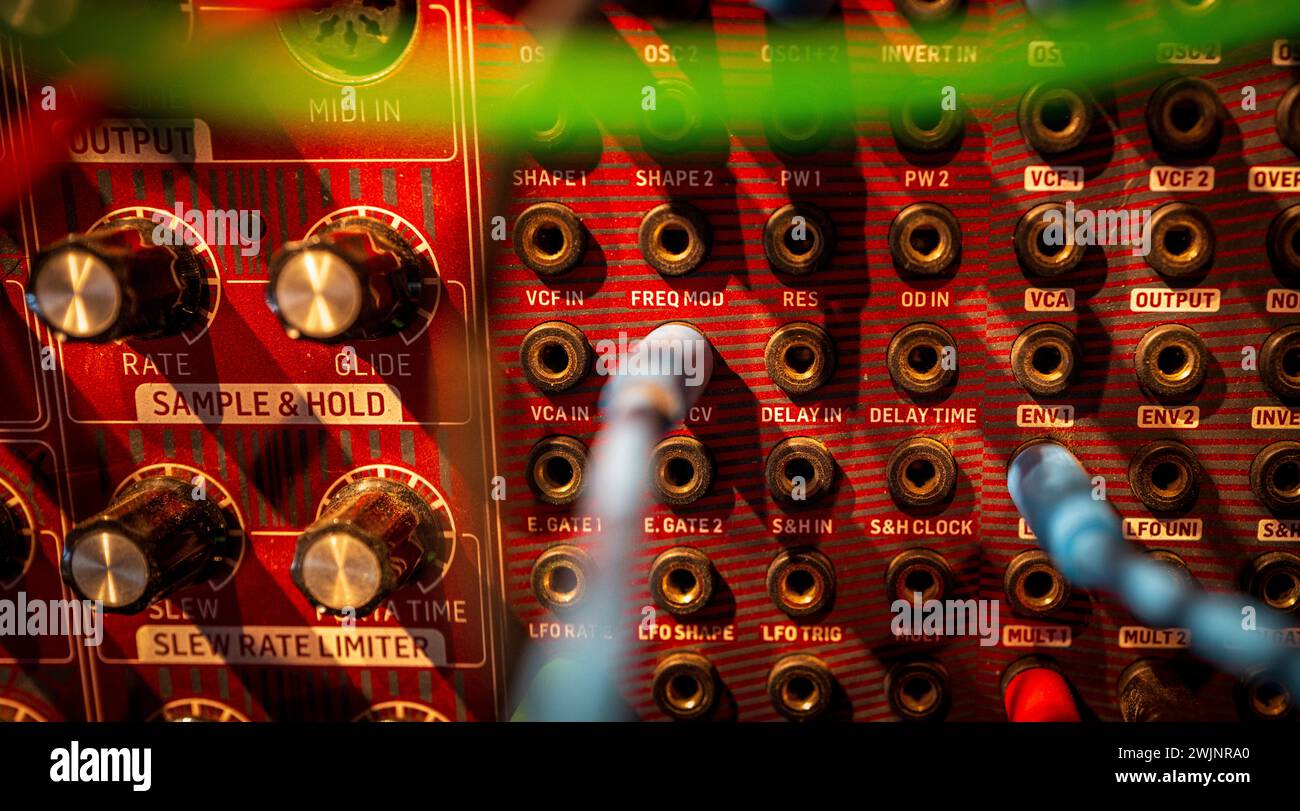 Sintetizzatore montato su rack prodotto da Behringer Foto Stock