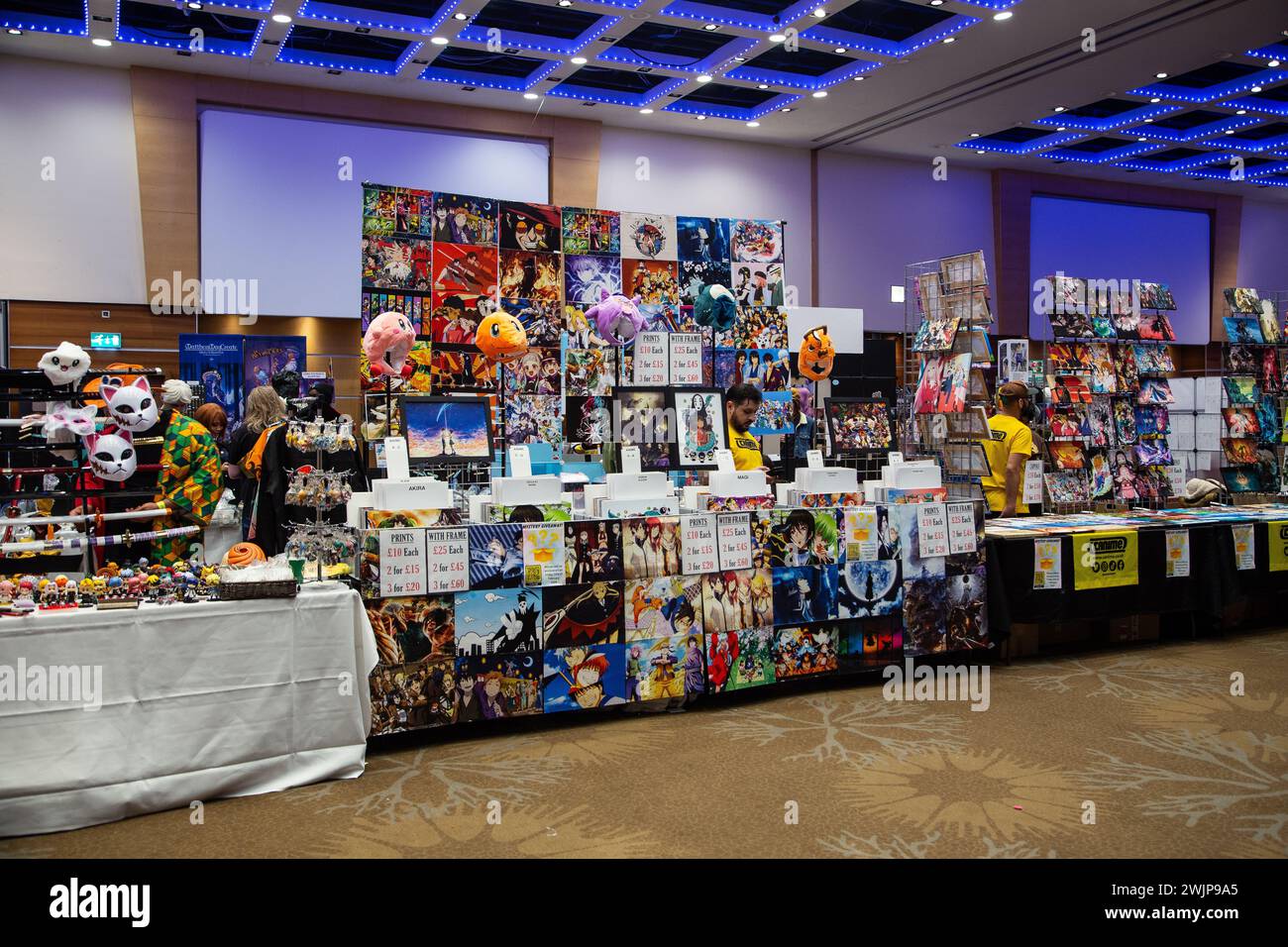 Londra, Regno Unito. 16 febbraio 2024. Bancarelle che vendono fan art e poster merch crediti: Amy Smirk/Alamy Live News Foto Stock