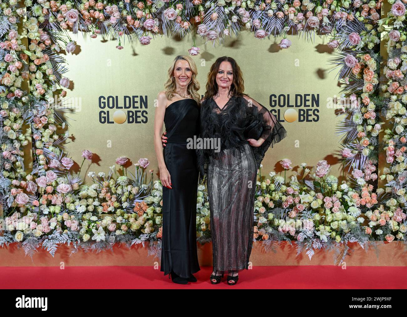 Berlino, Germania. 16 febbraio 2024. Helen Hoehne (l), presidente dei Golden Globes, e l'attrice Natalia Wörner arrivano al ricevimento dei Golden Globes al China Club. Crediti: Jens Kalaene/dpa/Alamy Live News Foto Stock