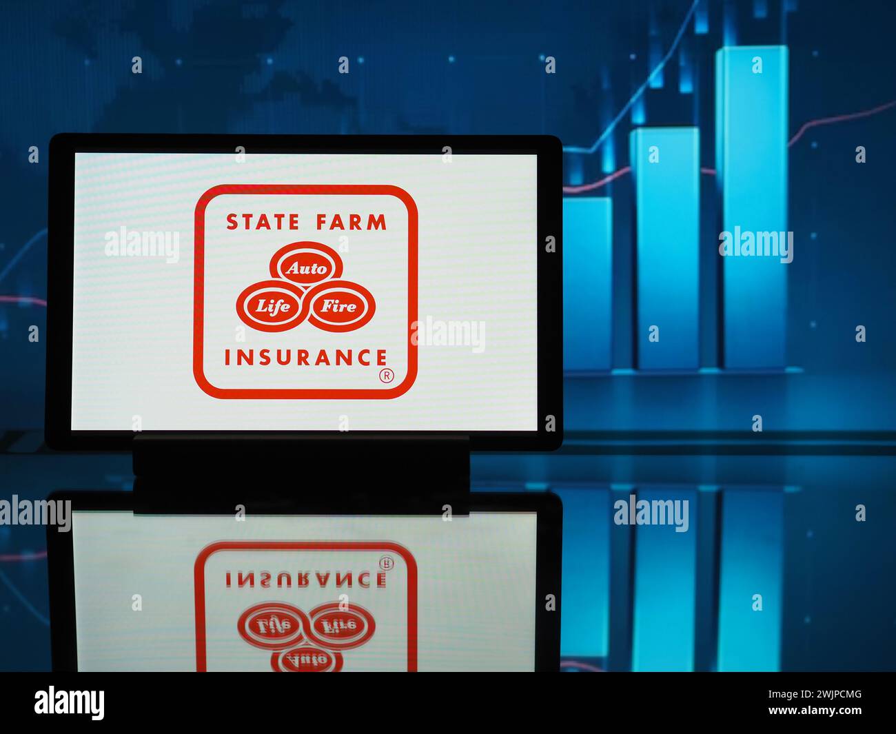 Germania - 16 febbraio 2024: In questa immagine, il logo della compagnia di assicurazioni autostradali State Farm Mutual è stato visualizzato su un tablet Foto Stock