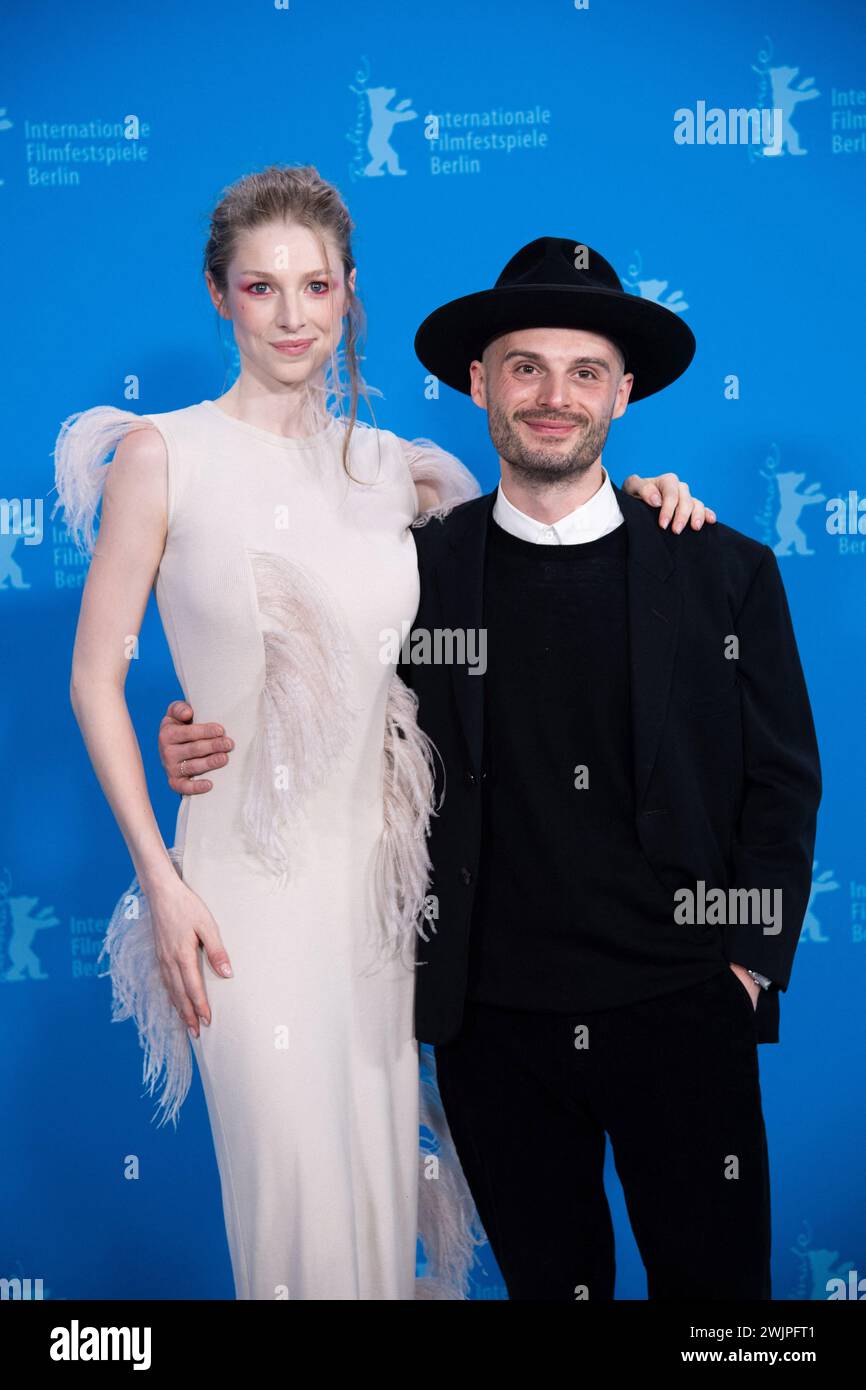 Berlino, Germania. 16 febbraio 2024. Hunter Schafer e Tilman Singer partecipano al Cuckoo Photocall durante il 74° Berlinale International Film Festival di Berlino al Grand Hyatt Hotel di Berlino, Germania, il 16 febbraio 2024. Foto di Aurore Marechal/ABACAPRESS.COM credito: Abaca Press/Alamy Live News Foto Stock