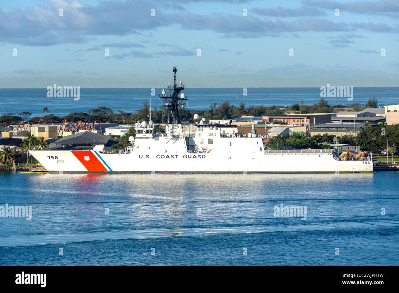 Nave della Guardia Costiera degli Stati Uniti ormeggiata nel porto di Honolulu, Honolulu, Oahu, Hawaii, Stati Uniti d'America Foto Stock
