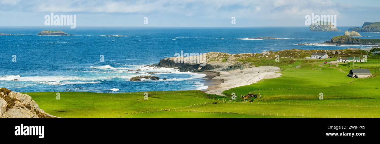 Portmor o Kitters Beach, Malin Head, il punto più settentrionale dell'Irlanda, la famosa Wild Atlantic Way, spettacolare percorso costiero. Meraviglie della natura. Numerosi D Foto Stock