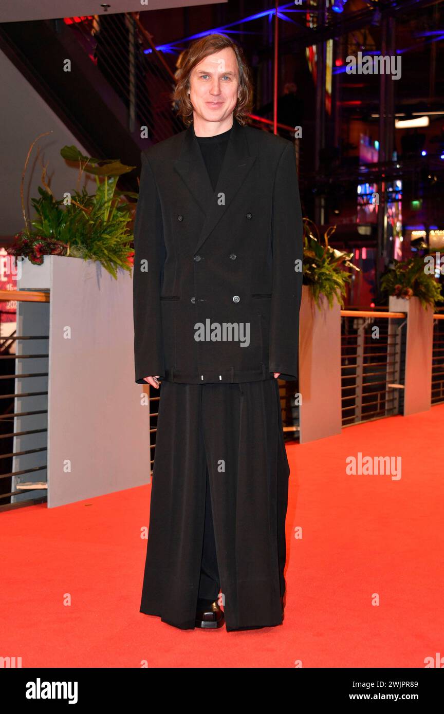 Lars Eidinger bei der Festivaleröffnung und der Premiere des Kinofilms 'piccole cose come queste / Kleine Dinge wie diese' auf der Berlinale 2024 / 74. Internationale Filmfestspiele Berlin im Berlinale Palast. Berlino, 15.02.2024 Foto Stock