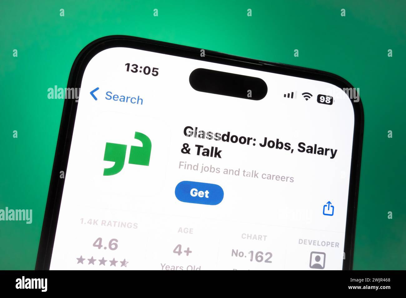 Nanning, Cina - 7 febbraio 2024. App Glassdoor. Glassdoor è un sito web americano in cui i dipendenti attuali ed ex-dipendenti recensiscono anonimamente le aziende. Foto Stock