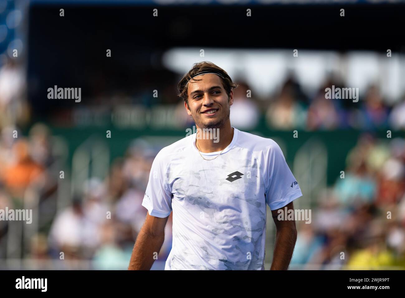 DELRAY BEACH, FL - 16 FEBBRAIO: Flavio Cobolli d'Italia sorride durante il giorno otto del Delray Beach Open presso il Delray Beach Tennis Center il 16 febbraio 2024. (Foto di Mauricio Paiz) credito: Mauricio Paiz/Alamy Live News Foto Stock