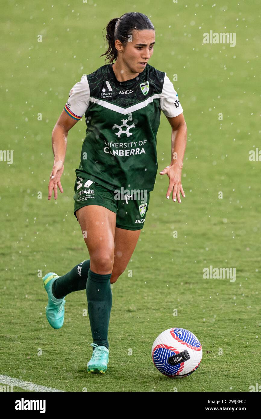 Canberra, Australia; 17 febbraio 2024: Vesna Milivojevic del Canberra United FC in azione durante il Liberty A-League Women Round 17 match 2023/24 tra Canberra United FC e Sydney FC al McKellar Park di Canberra, Australia, il 17 febbraio 2024. (Photo Credit: Nick Strange/Fotonic/Alamy Live News) Foto Stock