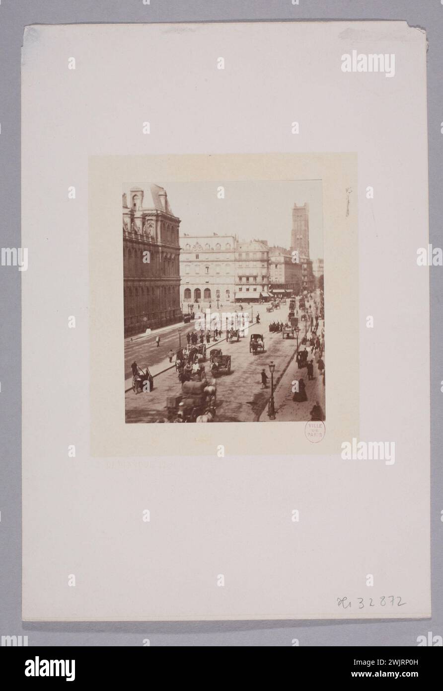 Anonimo, vista subacquea di rue de Rivoli, facciata nord del municipio alla torre Saint-Jacques, 4° arrondissement, Parigi. (Titolo fittizio). Estrazione di carta per albumina. Museo Carnavalet, storia di Parigi. Foto Stock