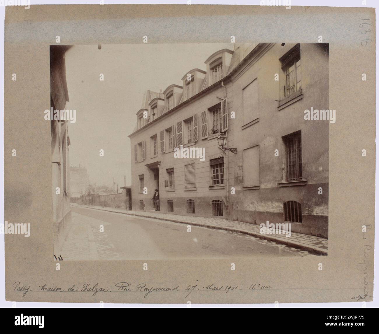 Atget, Eugène (Jean Eugène Auguste Atget, dit) (n.1857-02-12-D.1927-08-04), 47 rue Raynouard, casa di Balzac, distretto di Passy, 1901 marzo, 16° arrondissement, Parigi (titolo manichino). Estrazione di carta per albumina. Museo Carnavalet, storia di Parigi. Foto Stock