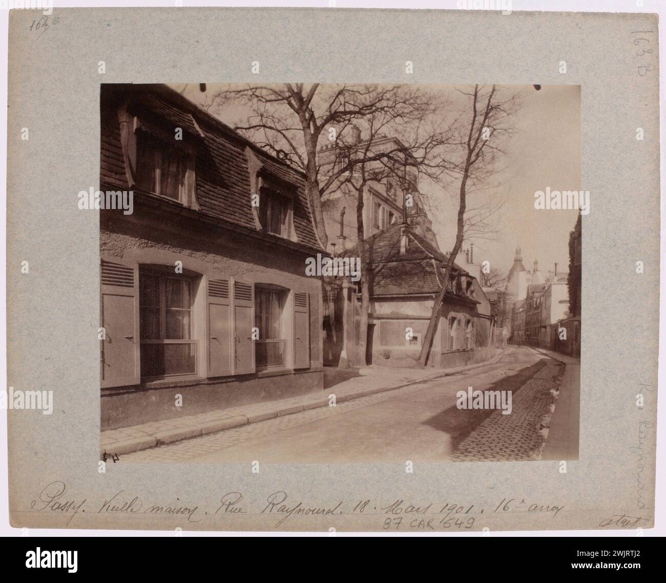 Atget, Eugène (Jean Eugène Auguste Atget, dit) (n.1857-02-12-D.1927-08-04), ex dipendenza delle acque termali delle acque di Passy, 18 rue Raynouard, 16° arrondissement, Parigi (titolo manichino). Estrazione di carta per albumina. Museo Carnavalet, storia di Parigi. Foto Stock
