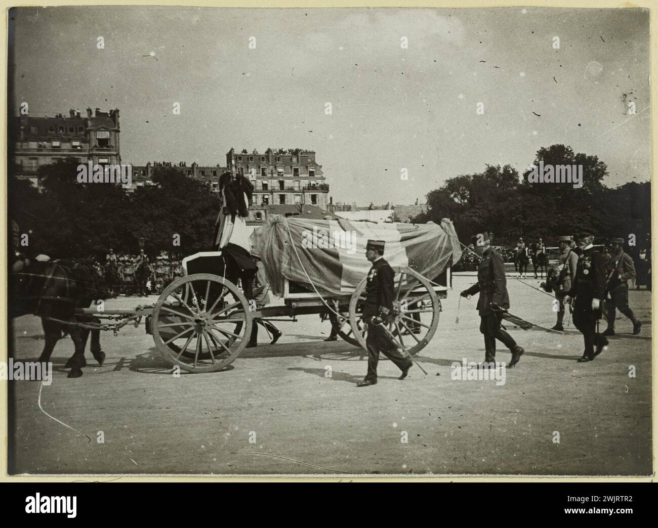 Anonimo. Funerale del generale Galliéni: Il carro funebre. Il carro funebre che porta la bara del generale Joseph Galliéni, Parigi, 1 giugno 1916. Disegno con bromuro gelatino-argento. 1 giugno, 1916-01 giugno 1916. Parigi, museo Carnavalet. Grande Guerra, Guerra 14-18, Guerra 1914-1918, prima Guerra Mondiale, XX XX XX XX XX XX secolo Foto Stock