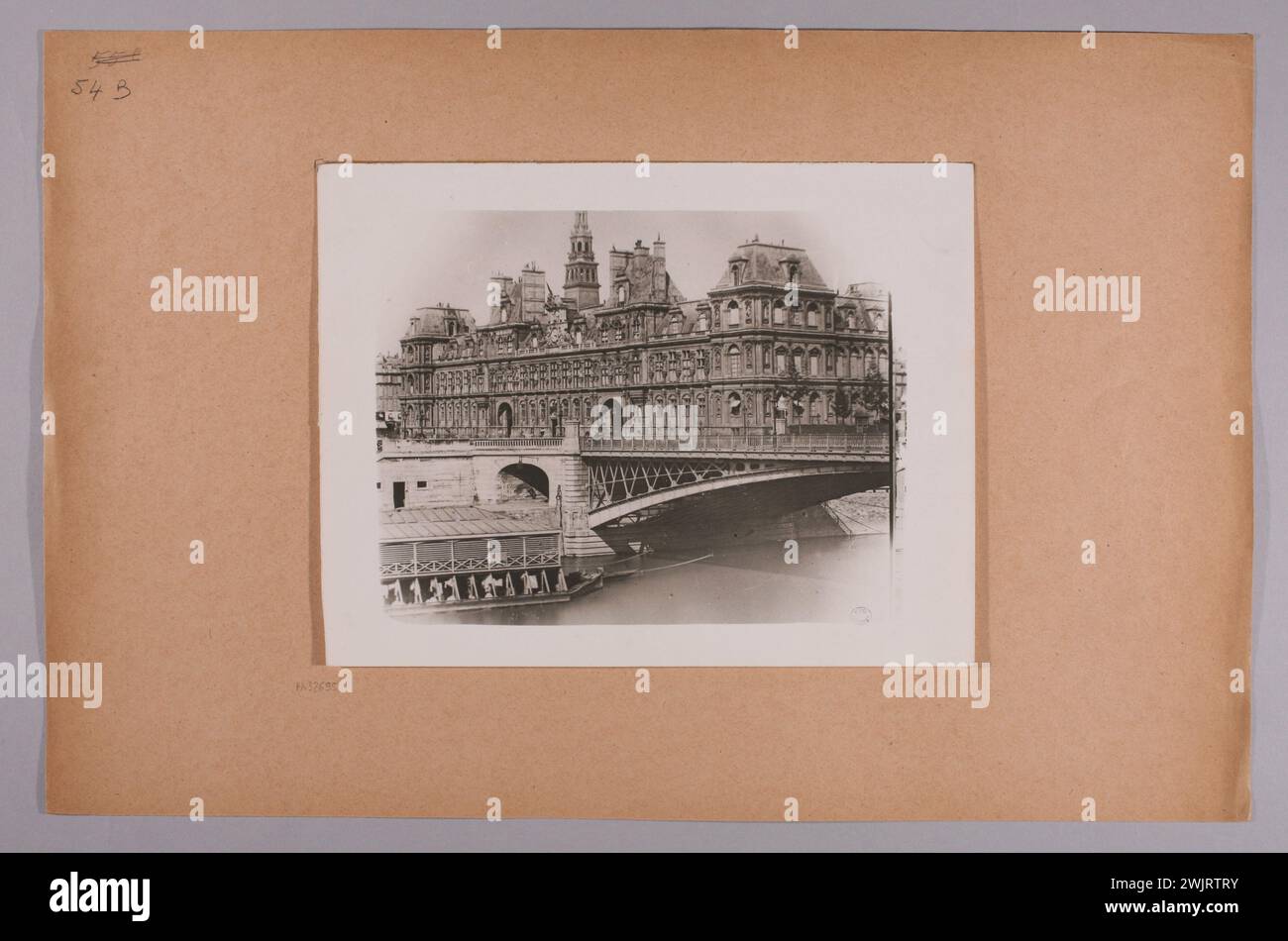 Anonimo, ex municipio di Parigi prima del suo incendio. 1869. 4° arrondissement, Parigi. (Titolo fittizio). Estrazione gelatina-bromuro d'argento. Museo Carnavalet, storia di Parigi. Foto Stock
