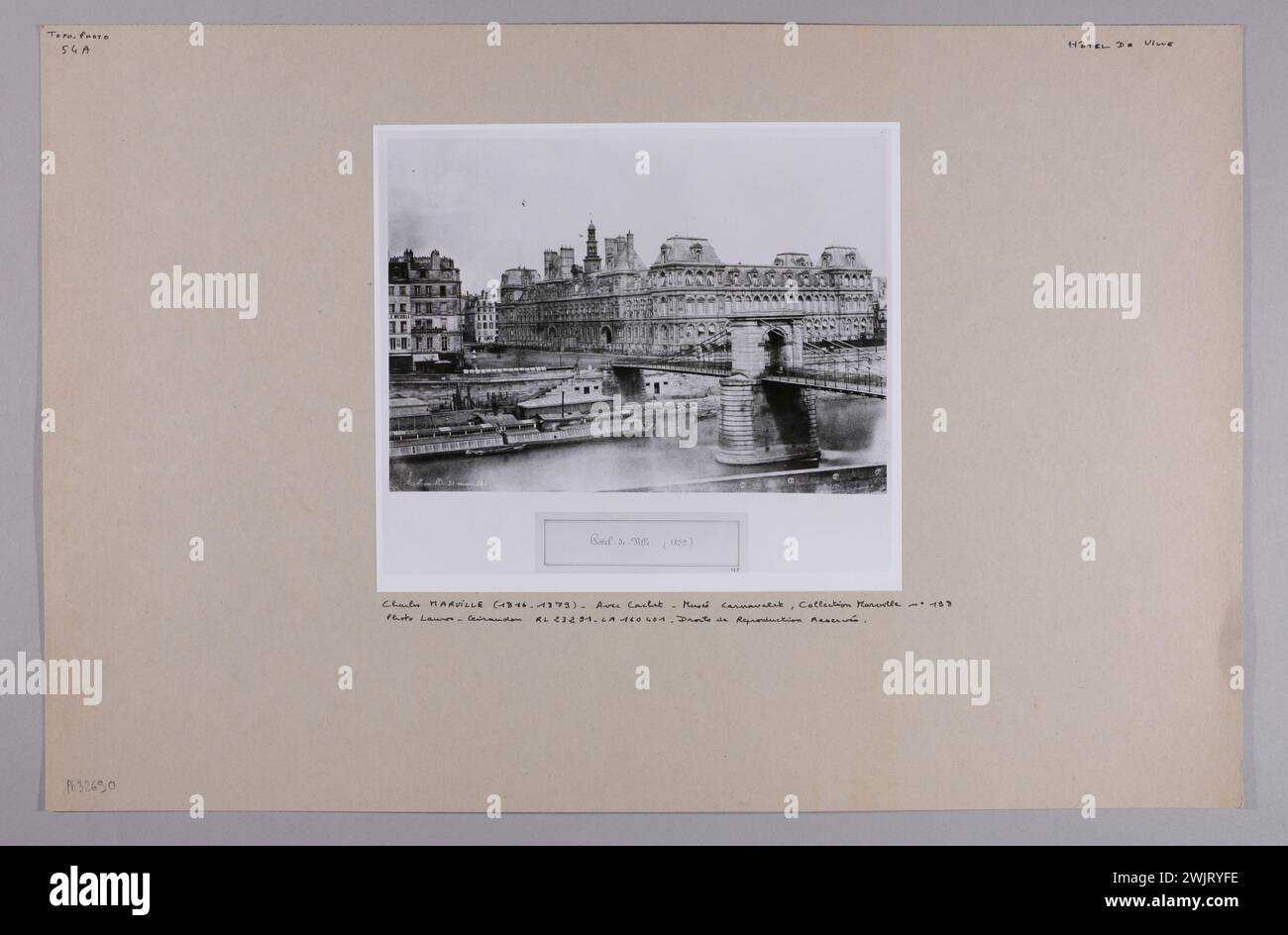 Marville, Charles (Charles-Francois Bossu, dit) (n.1813-07-17-D.1879-06-01), controtipo di una fotografia di Charles Marville che rappresenta il municipio nel 1852 (vecchio edificio). 4° arrondissement, Parigi. (Titolo fittizio). Estrazione gelatina-bromuro d'argento. Museo Carnavalet, storia di Parigi. Foto Stock