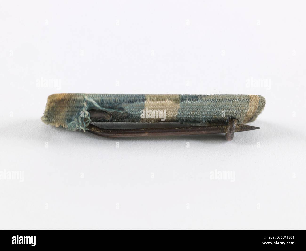 Anonimo. "Promemoria bar della medaglia coloniale del generale Leclerc". Metallo. 1929-1945. Museo generale Leclerc dell'Hauteclocque e della liberazione di Parigi, Museo Jean Moulin. 158936-6 Foto Stock