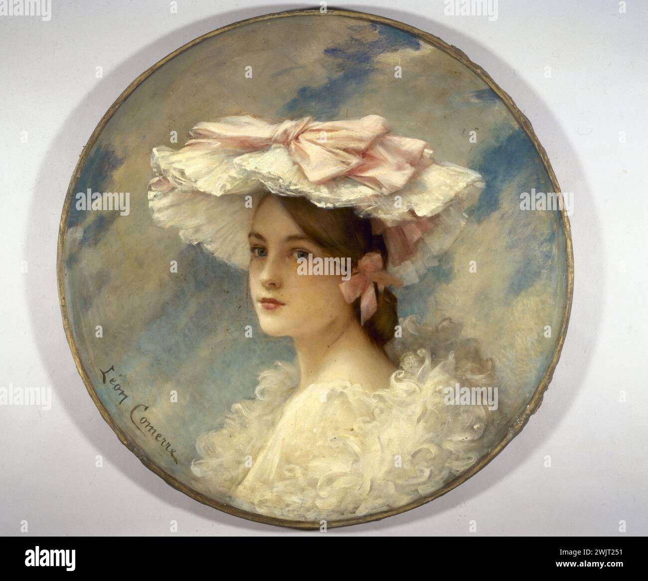 Léon Comerre (1850-1916). Charlotte d'Alphonsine, intorno al 1905. Museo delle Belle Arti della città di Parigi, Petit Palais. 50101-6 accessorio, bianco, candelabro, cappello bianco, eclat, elegante, donna, freschezza, giovinezza, borsa, ritratto, vestito bianco, nastro rosa Foto Stock