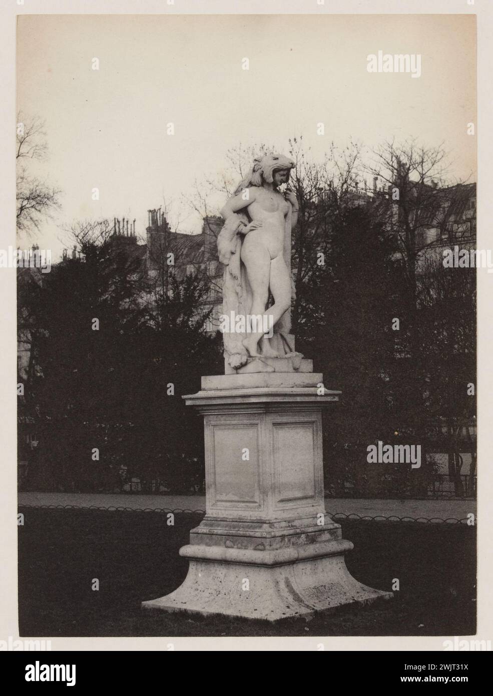 Blancard, Ippolita (1843 - D.1924), donna con pelle di leone, statua del giardino delle Tuileries, 1° arrondissement, Parigi (titolo fittizio), 1890. Estrazione Platinum. Museo Carnavalet, storia di Parigi. Foto Stock