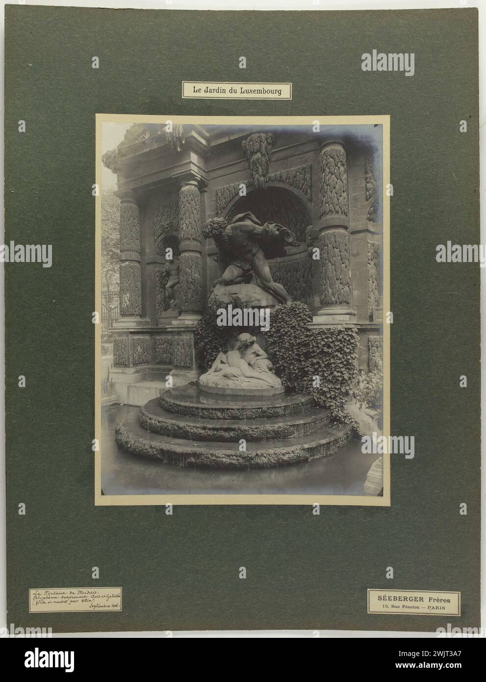 Il Giardino del Lussemburgo, un arredamento scolpito della fontana Medicea che rappresenta la Polifème sorprendente Aci e Galatée. Parigi (6° arr.). "Il Giardino del Lussemburgo / la Fontaine de Médicis. / Sorprendente polifema Acis e Galatée / (fonte et Marble di Ottin). / Settembre 1906 ». 1906-09. Fotografia di Séeberger Frères. 1906-09. Parigi, museo Carnavalet. 123883-6 Foto Stock