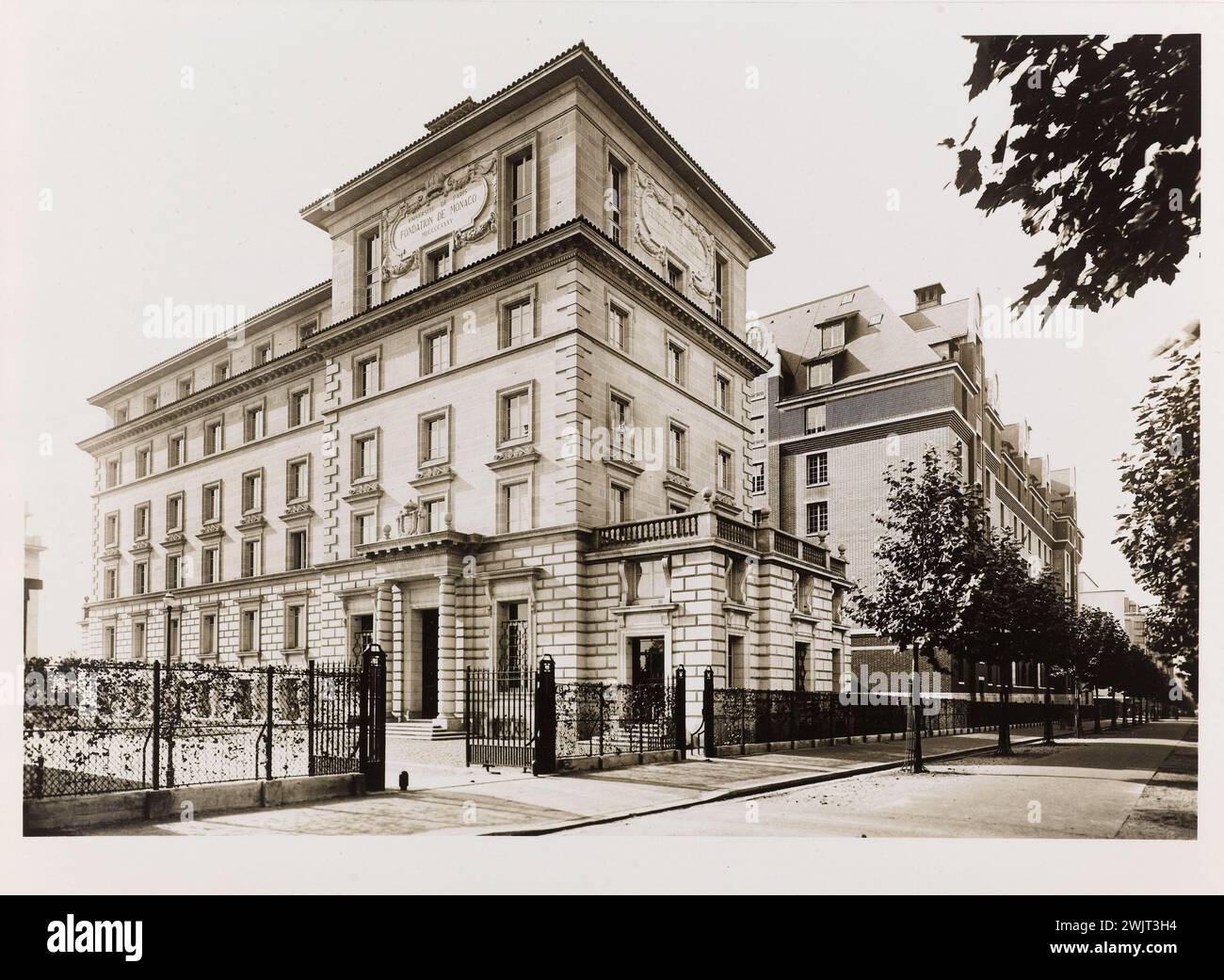 Fiorillo, Edouard o Eugène. Città universitaria di Parigi / Fondazione di Monaco. "Fondazione di Monaco, Cité Internationale Universitaire de Paris, 14° arrondissement". Estrazione gelatino-argento-bromuro. Dopo il 1937-1937. Parigi, museo Carnavalet. 144179-24 Foto Stock