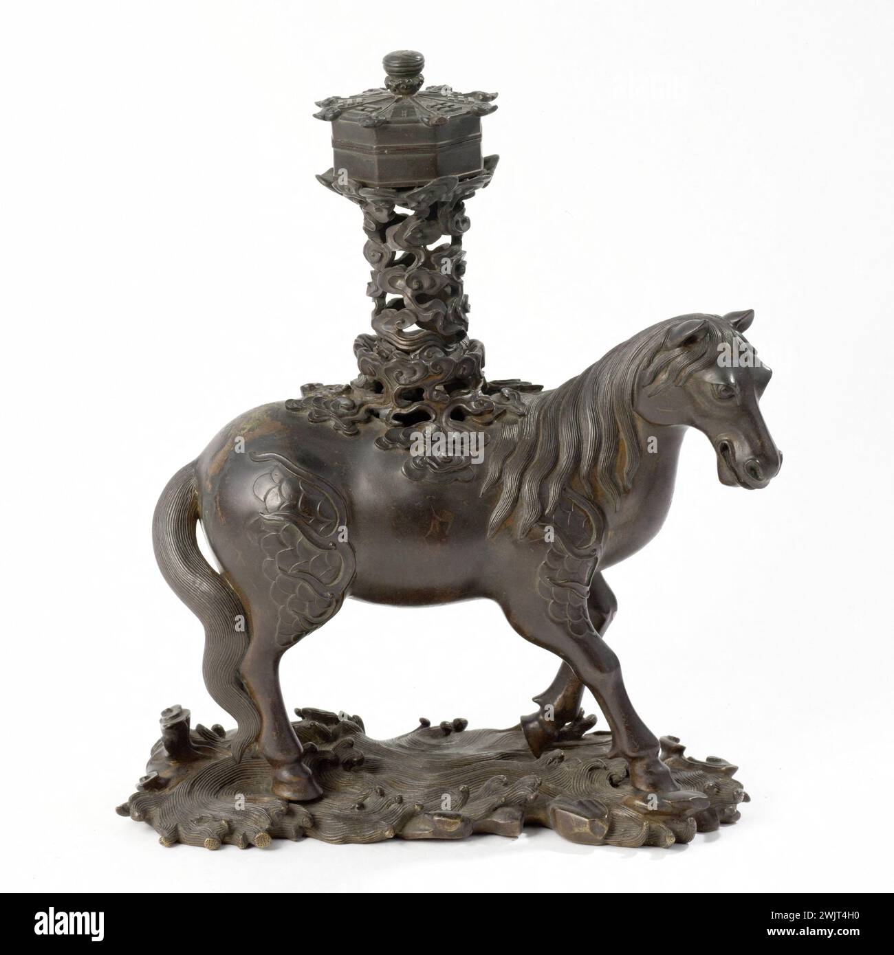 Cavallo che porta una torre sulla schiena. Bronzo. Giappone. XVIII-XIX secolo. Parigi, museo Cernuschi. Animale, arte giapponese, bronzo, cavallo, oggetto giapponese, usura, torre nuvola, 19° 19° 19° 19° 19° 19° 19° xix secolo, xviii xviii xviii xviii xviii xviii xviii xviii xviii xviii diciottesimo diciotto centesimi, animale Foto Stock