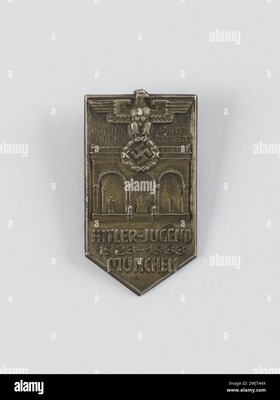 H. Wittmann. "Badge commemorativo Hitler-Jugend 1923-1933 München". Metallo. 1933-1933. Museo generale Leclerc dell'Hauteclocque e della liberazione di Parigi, Museo Jean Moulin. 158812-29 Foto Stock