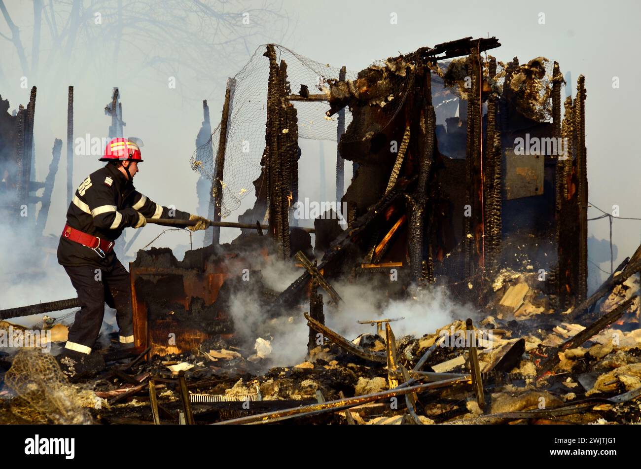 Simeria Veche, contea di Hunedoara, Romania, 20 marzo 2012 Un incendio scoppiò in un laboratorio di una scuola per bambini disabili Foto Stock