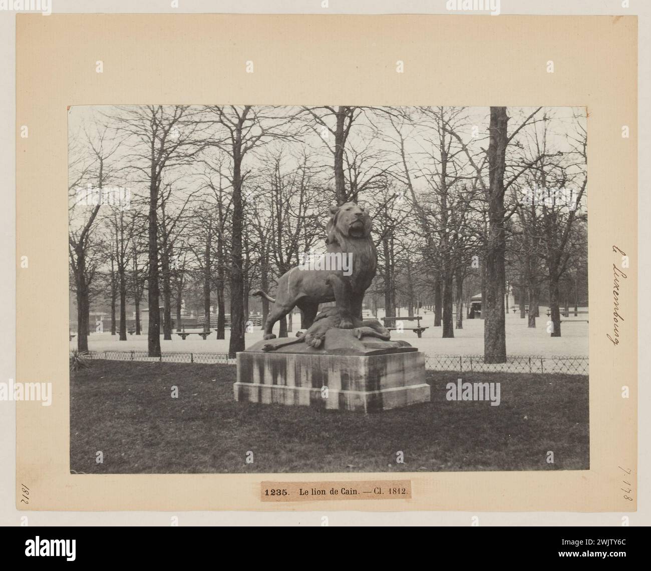 Blancard, Ippolita (1843 - D.1924), Leone di Nubia e le sue prede di Auguste Cain (1821-1894), statua del giardino lussemburghese, vi arrondissement, Parigi (titolo fittizio), 1890. Estrazione Platinum. Museo Carnavalet, storia di Parigi. Foto Stock