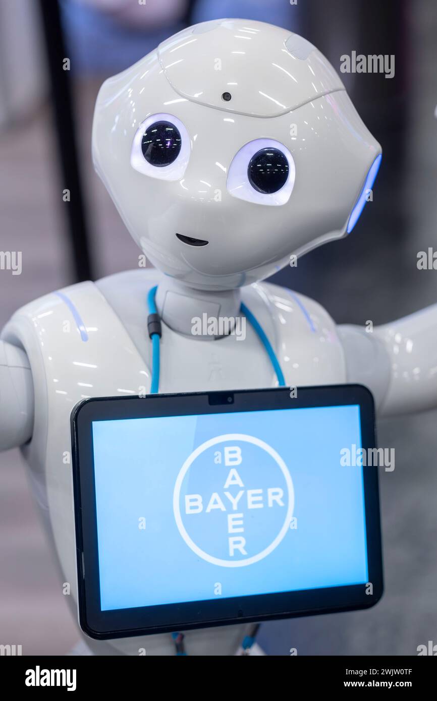 Robot con il logo di Bayer Foto Stock