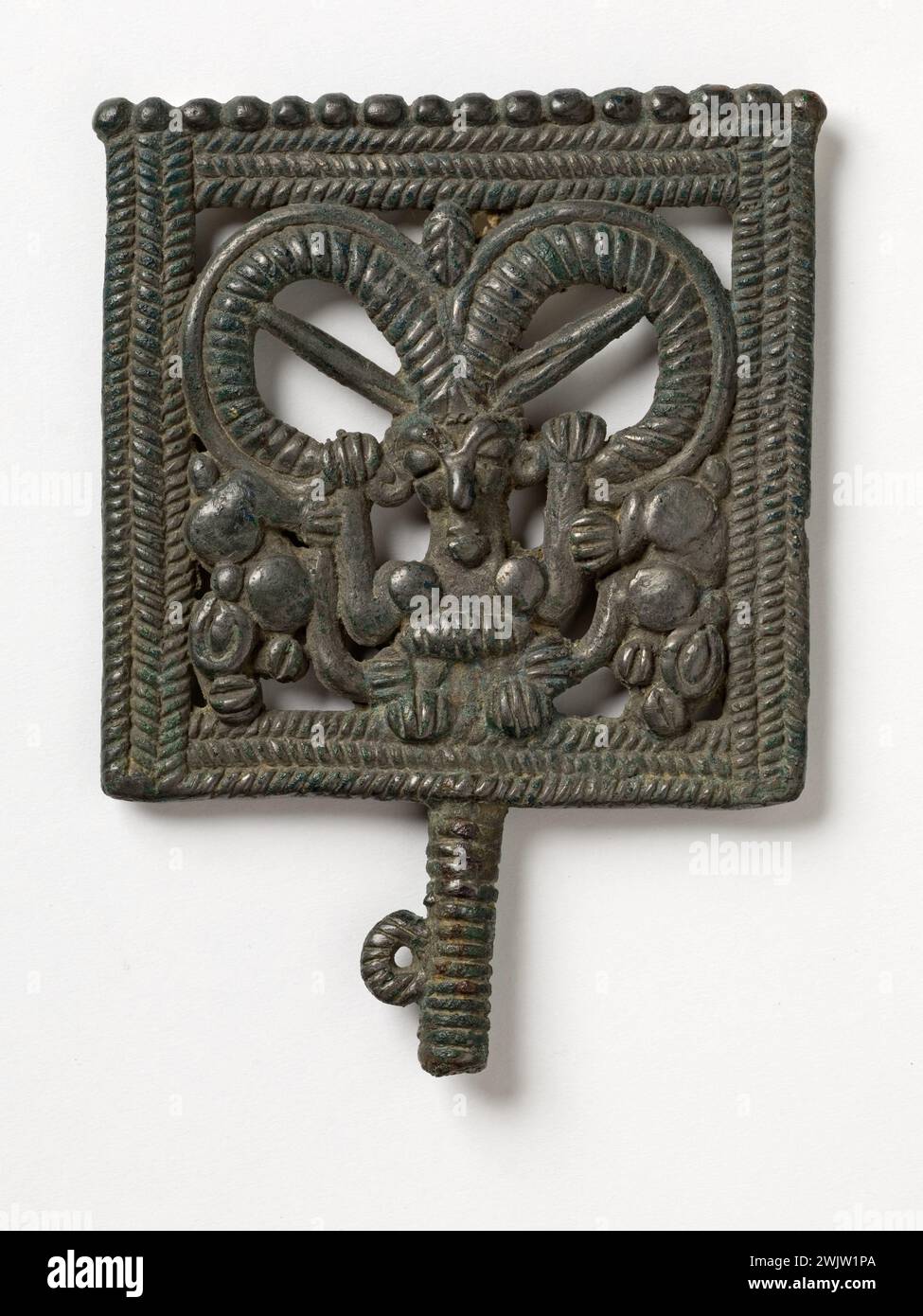 Testa del perno. Bronzo, luristano, era moderna. Parigi, museo Cernuschi. BILLY GOAT, BOUC, BRONZO, CERVIDI, CERVIDE, CORNA, EPOQUE MODERNE, CORNO, LURISTANO, EPOCA MODERNA, TESTA A SPILLO, TETE EPINGLE Foto Stock